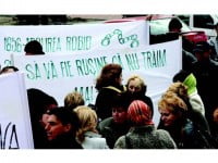 Protest cu efective reduse împotriva tăierii din sporuri și stimulente
