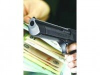 Focuri de pistol pentru prinderea unor contrabandiști de țigări