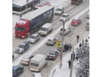 „Se circulă pe toate drumurile din județ”, transmitea aseară prefectul județului