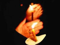 Credincioșii ortodocși vor primi Lumină Sfântă adusă de la Ierusalim