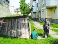 Colibă între blocuri