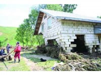 Alimente și apă minerală de la rezerva de stat pentru sinistrați