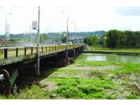 A început acțiunea de salvare a podului de pe râul Suceava