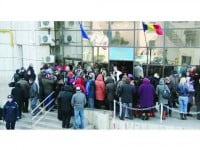 Dascălii din 5 școli au bătut „spontan” la ușa Finanțelor