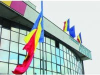 Marele drapel al municipalității, rupt de vânt