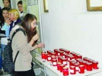 Evocare prin aduceri aminte și lumânări aprinse