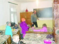 Absențele nemotivate de la școală au lăsat fără sprijin financiar aproape 300 de familii