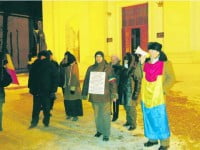 Protestatarii au salutat demisia premierului