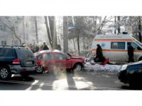 Tânără șoferiță, victimă a experienței precare la volan
