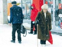 Autoritățile sanitare îndeamnă populația la solidaritate față de bătrânii fără sprijin