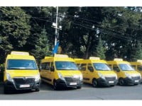 Vor mai veni încă 20 de microbuze școlare în județul Suceava