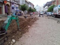Lucrările de amenajare a zonei pietonale din centrul municipiului Rădăuți au fost suspendate